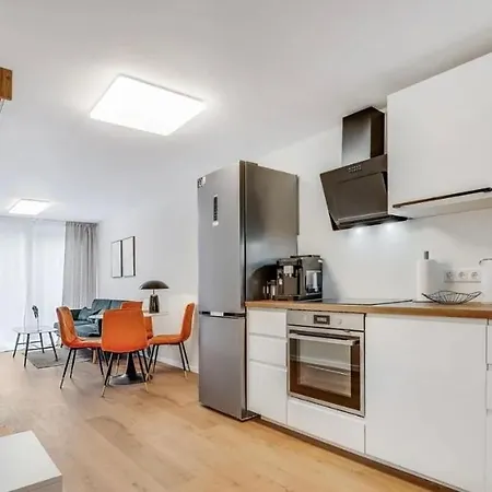 Moeblierte Mit Terrasse Und Eigenem Eingang *